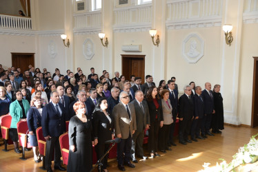 Nəsimi rayonunda Ümummilli lider Heydər Əliyevin anadan olmasının 101 illiyi münasibətilə “Ulu öndər Heydər Əliyev Azərbaycan dövlətçiliyinin xilaskarı, müasir müstəqil Azərbaycanın banisidir ” adlı tədbir keçirilib.