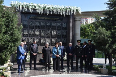 Nəsimi rayonunda 27 Sentyabr - Anım günü münasibətilə  rayon ərazisində yerləşən “Zəfər bağı”nda tədbir keçirilib.