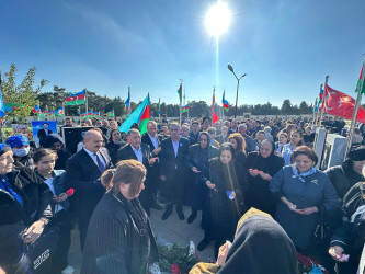 Vətən Müharibəsi Şəhidi Əliyev Rauf Səxavət   oğlunun şəhadət günündə əziz xatirəsi yad edildi.