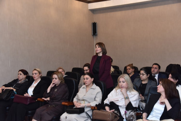 Nəsimi Rayon İcra Hakimiyyətində tam orta ümumtəhsil məktəblərinin və məktəbdənkənar təhsil müəssisələrinin rəhbərlərinin iştirakı ilə müşavirə keçirilib