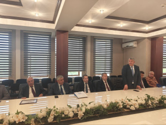 Nəsimi rayon İcra Hakimiyyətində “Heydər Əliyev Azərbaycanın dövlət qulluğu sisteminin banisidir” mövzusunda dəyirmi masa keçirilib