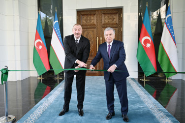 Prezidentlər İlham Əliyev və Şavkat Mirziyoyev Özbəkistanın Azərbaycandakı səfirliyinin yeni binasının açılışında iştirak ediblər