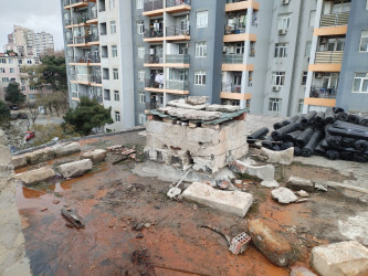 Yaşayış binalarının dam örtüklərində əsaslı təmir işləri aparılıb.