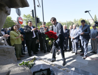 Prezident İlham Əliyev Bakıda Aşıq Ələsgərin abidəsinin açılışında iştirak edib