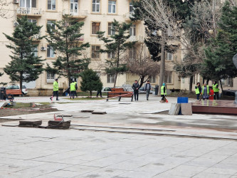 Nəsimi rayonunda Taras Şevçenkonun heykəlinin yerləşdiyi parkda cari təmir işləri davam etdirilir.