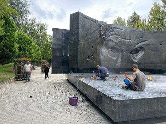 Zorge parkında cari təmir işləri aparılıb.