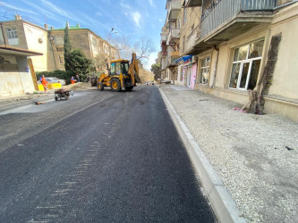 Nəsimi rayonunda asfaltlaşma işləri davam edir.