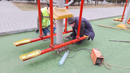 Parklarda və ayrı-ayrı ünvanlarda cari təmir işləri aparılıb.