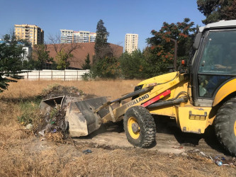 Rayonda tikinti aparılan binaların hasara alınmış ərazilərində  sanitar təmizlik işləri aparılıb.