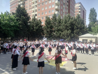 Nəsimi rayonunun ümumtəhsil müəssisələrində “Son zəng” tədbirləri keçirildi.