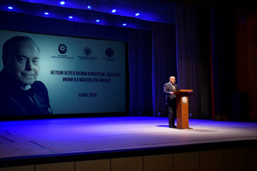 Nəsimi rayonunda Ulu Öndər Heydər Əliyevin anadan olmasının 103-cü ildönümünə həsr olunmuş “Heydər Əliyev irsinin konseptual əsasları: ənənə ilə müasirliyin vəhdəti” mövzusunda tədbir keçirilib
