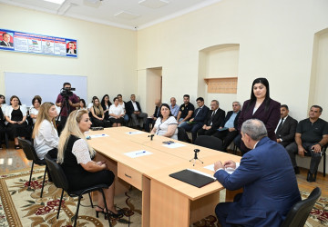 Nəsimi rayon İcra Hakimiyyətinin başçısı növbəti səyyar qəbul keçirib.