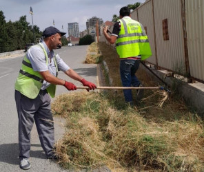 Rayonda tikinti aparılan binaların hasara alınmış ərazilərində  sanitar təmizlik işləri aparılıb.