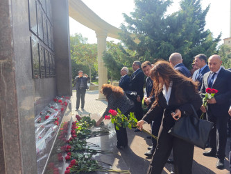 Nəsimi rayonunda Anım Günü ilə bağlı silsilə tədbirlər keçirilib.