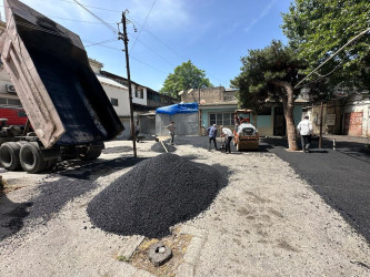 Nəsimi rayonu 28 May küçəsi 48,50 və Nizami küçəsi  119 saylı binaları əhatə edən məhəllədaxili  yollarda cari təmir və asfaltlaşma işləri aparılıb.