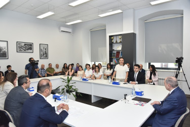 Nəsimi rayon İcra Hakimiyyətinin başçısı növbəti səyyar qəbul keçirib