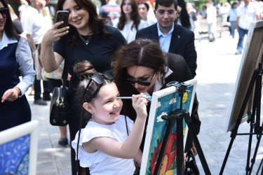 Nəsimi rayonunda “Milli-mənəvi dəyərlərimiz tarixi irsimiz” mövzusunda “Çıxdı günəş, doldu cahan nur ilə” IV inkluziv yaradıcılıq-festival müsabiqəsinin yekun təltifetmə mərasimi keçirilib.