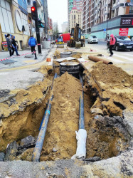 Azadlıq prospekti Nəsib bəy Yusifbəyli küçəsi boyu yeni su və kanalizasiya xətləri çəkilir.