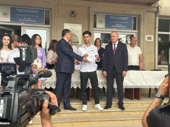 Nəsimi rayonunun ümumtəhsil müəssisələrində “Son zəng” tədbirləri keçirildi.