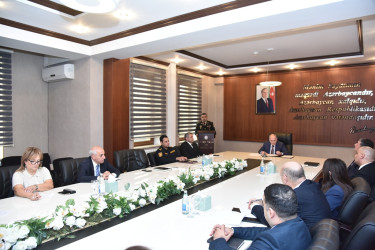 Nəsimi Rayon İcra Hakimiyyətində tam orta ümumtəhsil məktəblərinin və məktəbdənkənar təhsil müəssisələrinin rəhbərlərinin iştirakı ilə müşavirə keçirilib