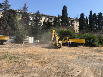 Rayonda tikinti aparılan binaların hasara alınmış ərazilərində  sanitar təmizlik işləri aparılıb.