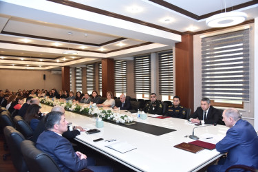 Nəsimi Rayon İcra Hakimiyyətində tam orta ümumtəhsil məktəblərinin və məktəbdənkənar təhsil müəssisələrinin rəhbərlərinin iştirakı ilə müşavirə keçirilib