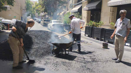 Nəsimi rayonu 28 may küçəsi 4 saylı binanı əhatə edən həyətyanı sahədə asfaltlaşma və cari təmir işləri aparılıb.