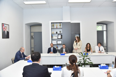 Nəsimi rayon İcra Hakimiyyətinin başçısı növbəti səyyar qəbul keçirib