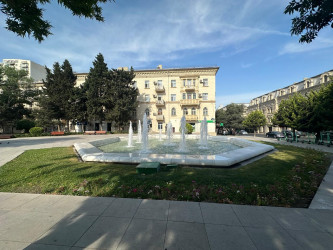 Nəsimi rayonunda Taras Şevçenkonun heykəlinin yerləşdiyi parkda cari təmir işləri başa çatıb.