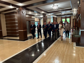Nəsimi rayon İcra Hakimiyyətində “Heydər Əliyev Azərbaycanın dövlət qulluğu sisteminin banisidir” mövzusunda dəyirmi masa keçirilib