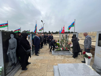 Vətən Müharibəsi Şəhidi Novruzov Aqşin Şahin oğlunun şəhadət günündə əziz xatirəsi yad edildi.