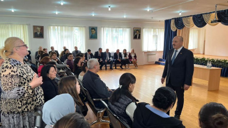 Nəsimi rayonunda müraciətlərin operativ həlli üçün sakinlərin yerlərdə qəbulu davam etdirilir.