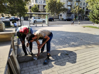 Bakıxanov küçəsi Sevil Qazıyeva parkında cari təmir işləri aparılıb.