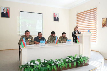 Nəsimi rayonunda “Konstitusiya və Suverenlik İli” çərçivəsində Vətən müharibəsi iştirakçıları rayon məktəbliləri ilə görüşdü