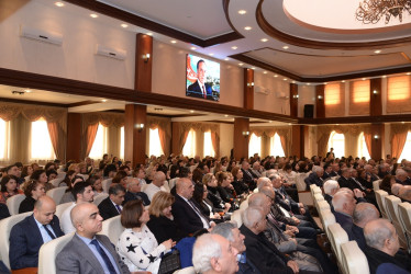 Nəsimi rayonunda “Ulu Öndər Heydər Əliyevin irsi milli sərvətimizdir” mövzusunda elm və tanınmış ziyalıların iştirakı ilə görüş təşkil olunub.