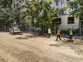 Nəsimi rayonu Ceyhun Səlimov küçəsi 7,9 saylı ünvanlarda məhəllədaxili yollarda cari təmir işlərinə başlanılıb.