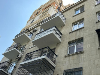 Bakıxanov küçəsi 26 ünvanında aparılan abadlıq işləri başa çatmaq üzrədir.