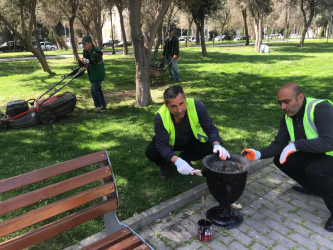 Mərkəzi küçə və prospektlərdə yeni kiçik tullantılar üçün qablar quraşdırılıb, cari təmir işləri aparılıb.