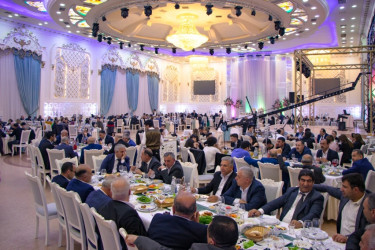 Nəsimi rayonunda iftar süfrəsi təşkil edildi.