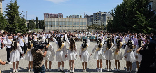 Nəsimi rayonunun ümumtəhsil müəssisələrində “Son zəng” tədbirləri keçirildi.