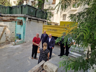 Mirəli Qaşqay küçəsi 24 saylı ünvanda abadlıq-quruculuq işləri davam edir.