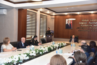 Nəsimi Rayon İcra Hakimiyyətində tam orta ümumtəhsil məktəblərinin və məktəbdənkənar təhsil müəssisələrinin rəhbərlərinin iştirakı ilə müşavirə keçirilib
