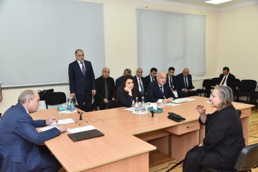 Nəsimi rayon İcra Hakimiyyətinin başçısı növbəti səyyar qəbul keçirib