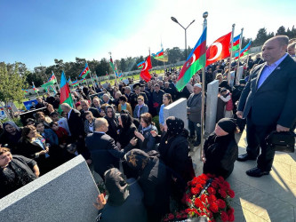 Vətən Müharibəsi Şəhidi Əliyev Rauf Səxavət   oğlunun şəhadət günündə əziz xatirəsi yad edildi.