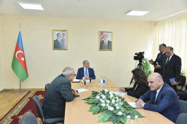 Nəsimi rayon İcra Hakimiyyətinin başçısı növbəti səyyar qəbul keçirib