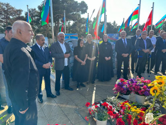 Vətən Müharibəsi Şəhidi Hüseynzadə Həmidağa Bağı oğlunun şəhadət günündə əziz xatirəsi yad edildi.