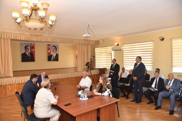 Nəsimi rayon İcra Hakimiyyətinin başçısı növbəti səyyar qəbul keçirib