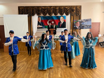 Nəsimi rayonunda “Heydər Əliyev ili" çərçivəsində Akif Abdullayev adına 211 nömrəli tam orta məktəbdə “Min ildə bir doğulanlar” adlı tədbir keçirilib.