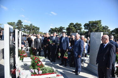 Nəsimi rayon ictimaiyyətinin nümayəndələri Anım Günü münasibətilə Hərbi Memorial Məzarlığı ziyarət etdi.