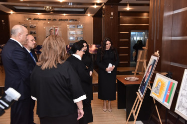 Nəsimi rayonunda Ümummilli lider Heydər Əliyevin anadan olmasının 102 illiyi münasibətilə “Ulu öndər Heydər Əliyev müasir müstəqil Azərbaycanın banisidir ” adlı tədbir keçirilib.